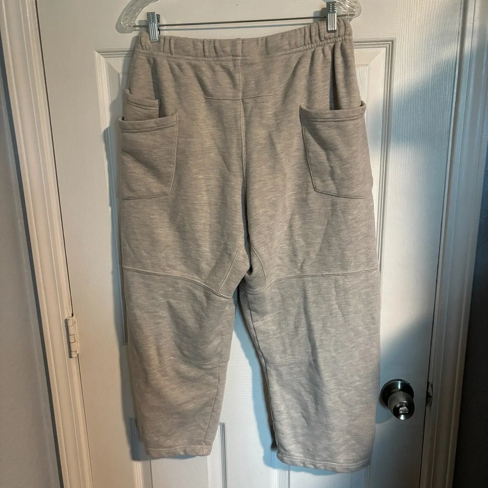 Free People Movement Women's Heather Grey Barrel Leg Cropped Sweatpants Medium - Picture 4 of 16